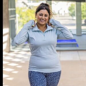 Senita Athletics Women's Dynamic Pullover - Powder Blue